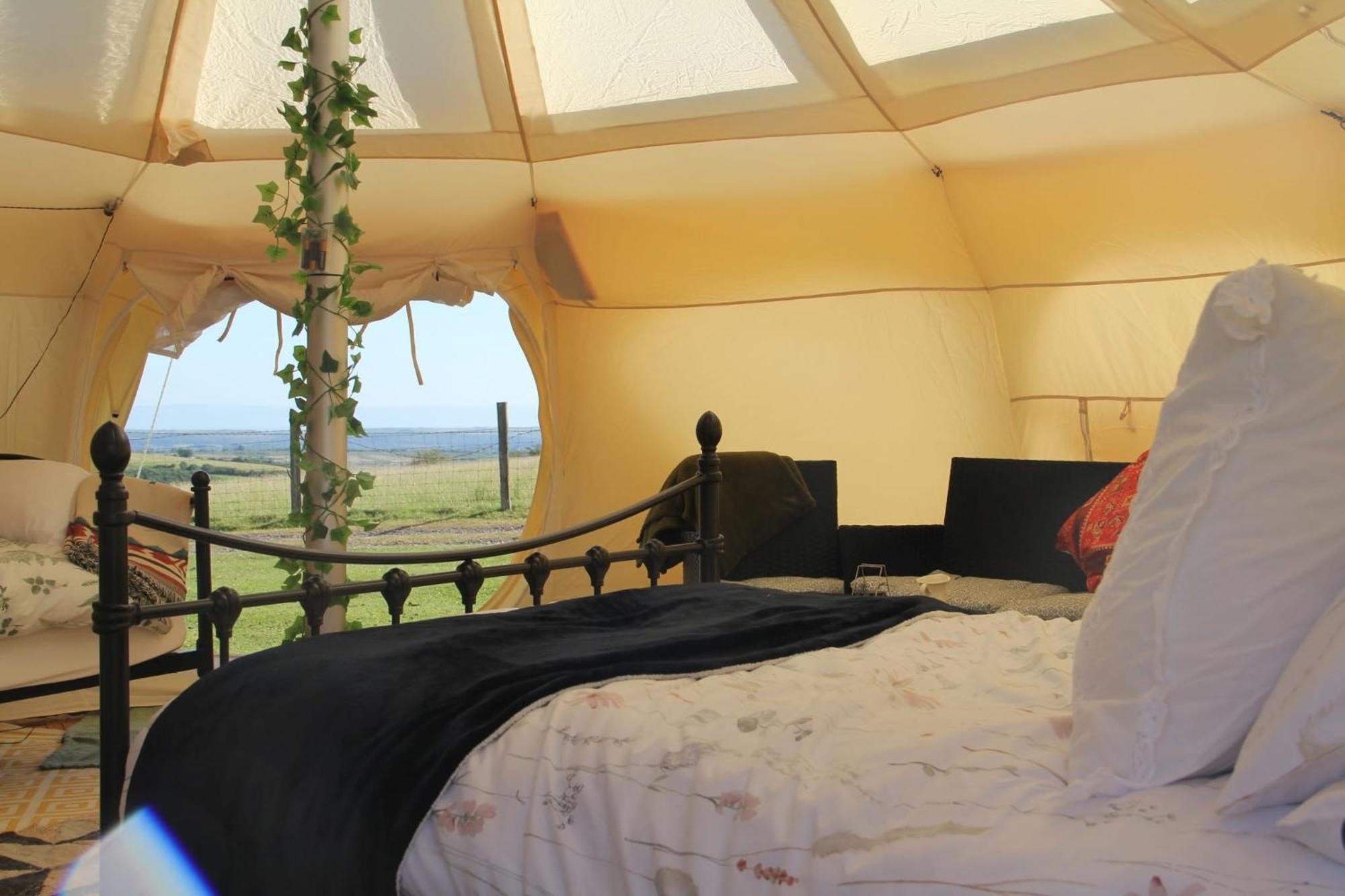 Tal-Y-Fan Farm 6M Stargazer Tent Bridgend  Dış mekan fotoğraf